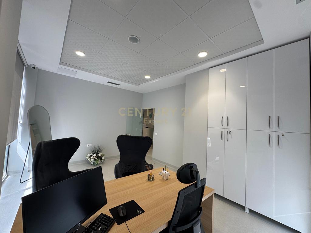 🦷 CLINICA DENTALE MODERNA IN AFFITTO – TIRANA