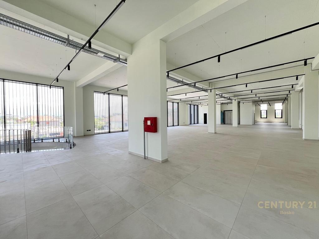 EKSKLUZIVE! Godinë Moderne Multifunksionale për Qira – Mëzez, Tiranë
