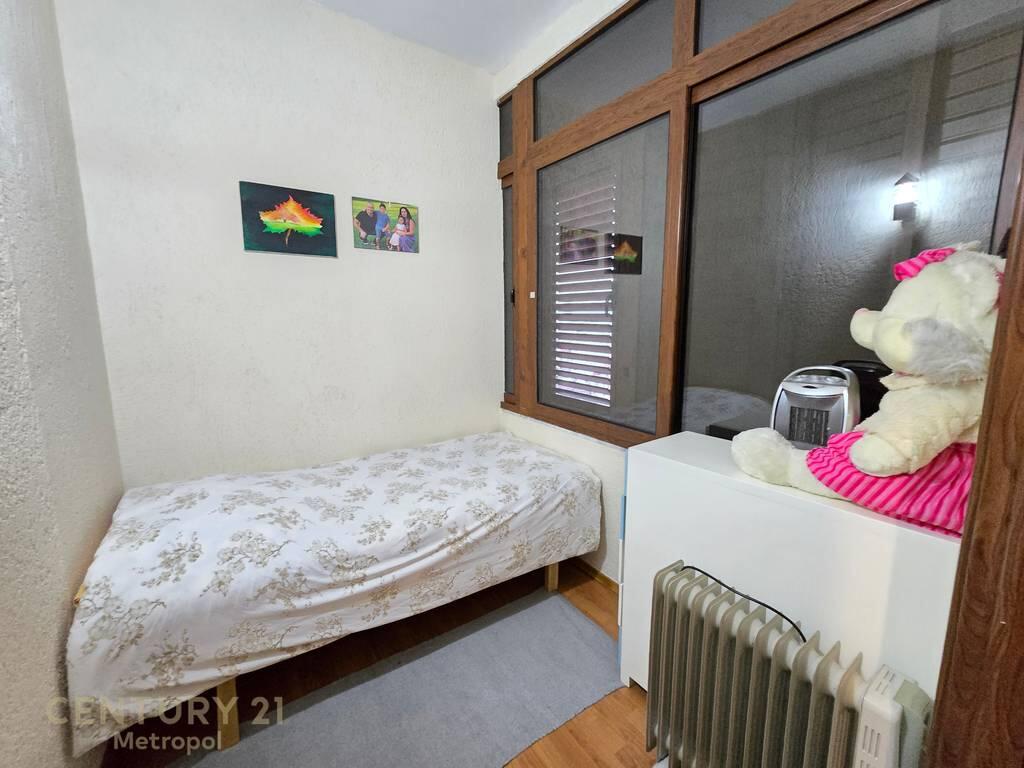 SHESIM APARTAMENT 1+1 (106m² neto, i konvertuar ne 2+1 ) ISH TREGU ELEKTRIK