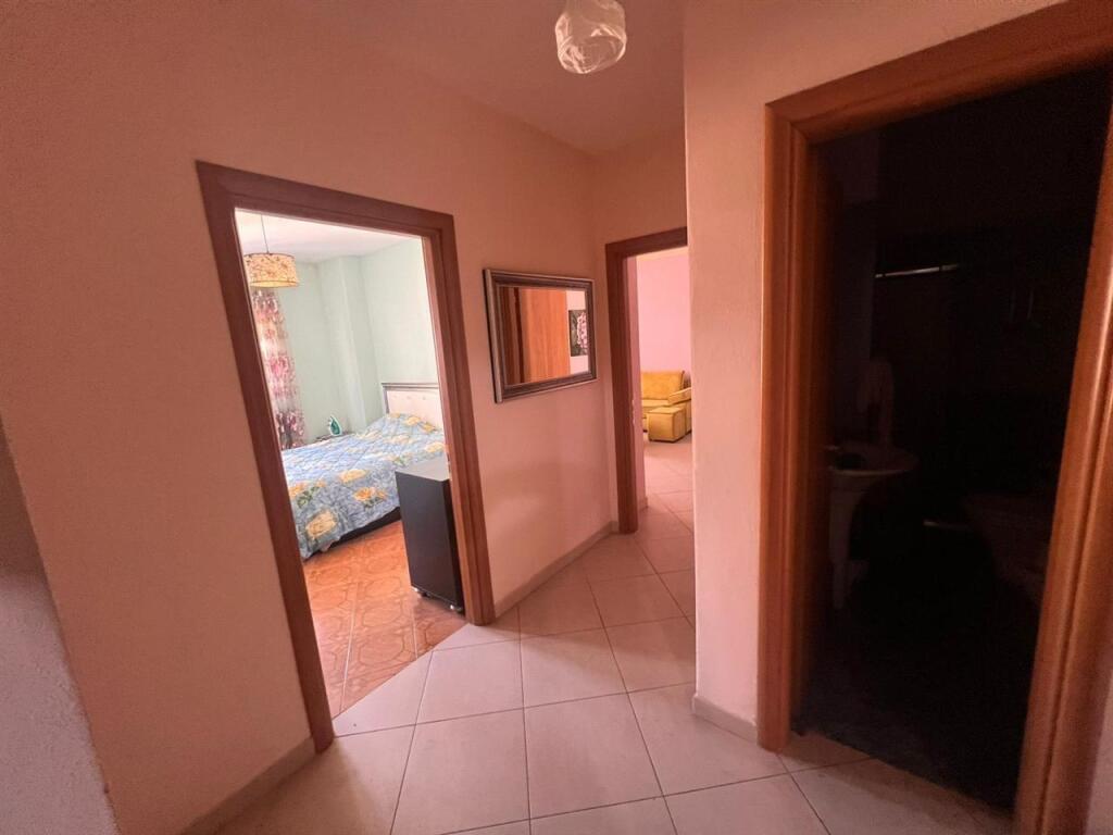 🏡 Shitet Apartament 1+1 – Astir (Përballë Artistit)