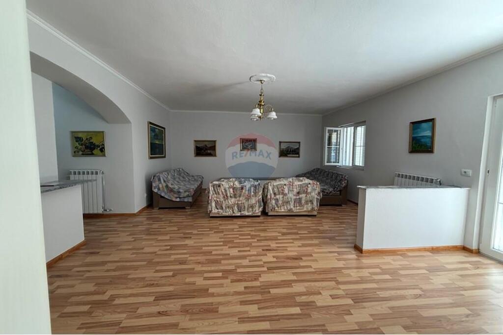Villa - In Affitto - Via Babë Rexha, Tirana