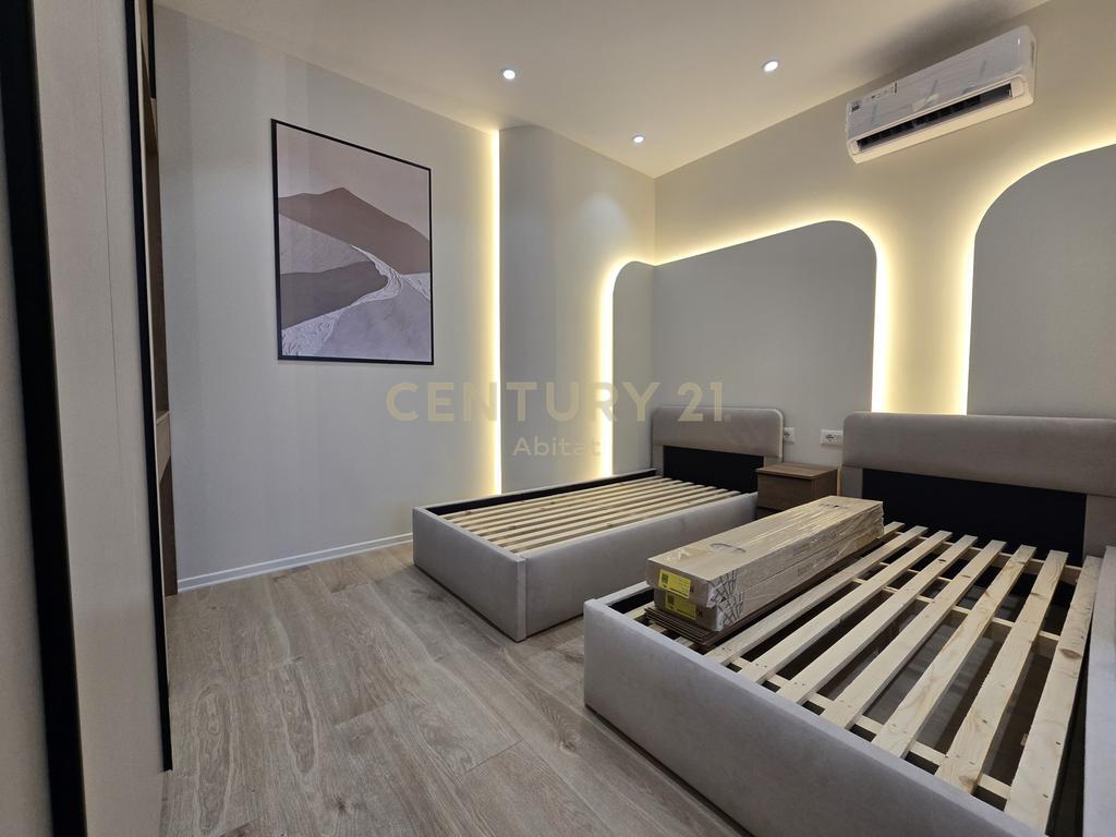 APARTAMENT 2+1 PER SHITJE: TE 21 DHJETORI, PAS OSLO 250,000 €
