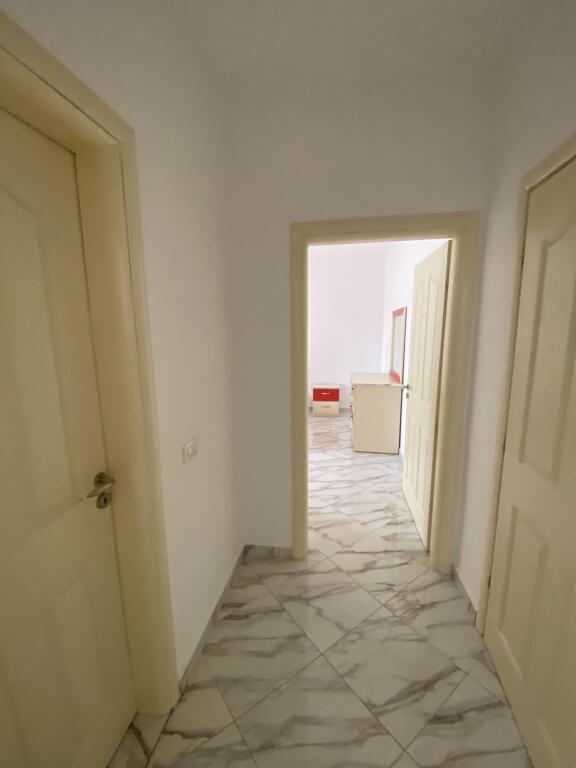 2+1,imobiluar ne yzberisht,te unik bar,cmimi 500 euro