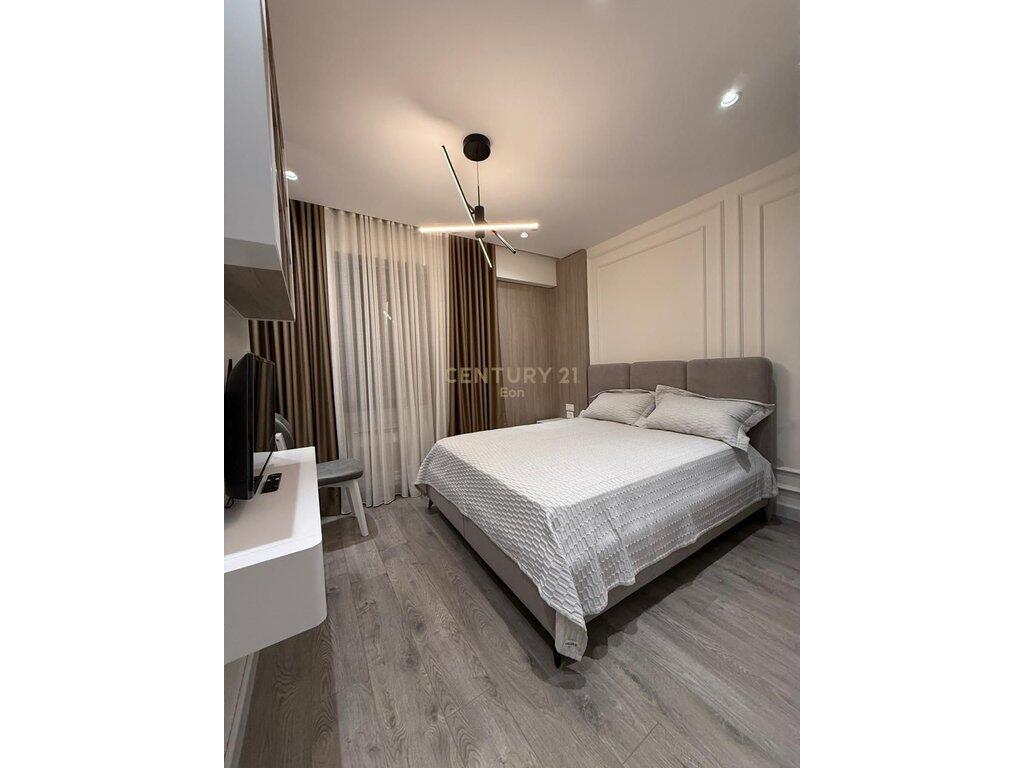 Vendiamo Super Appartamento 2+1+2 Insieme a 2 garage Vicino alla scuola 'Qemal Mici' 205.000 €