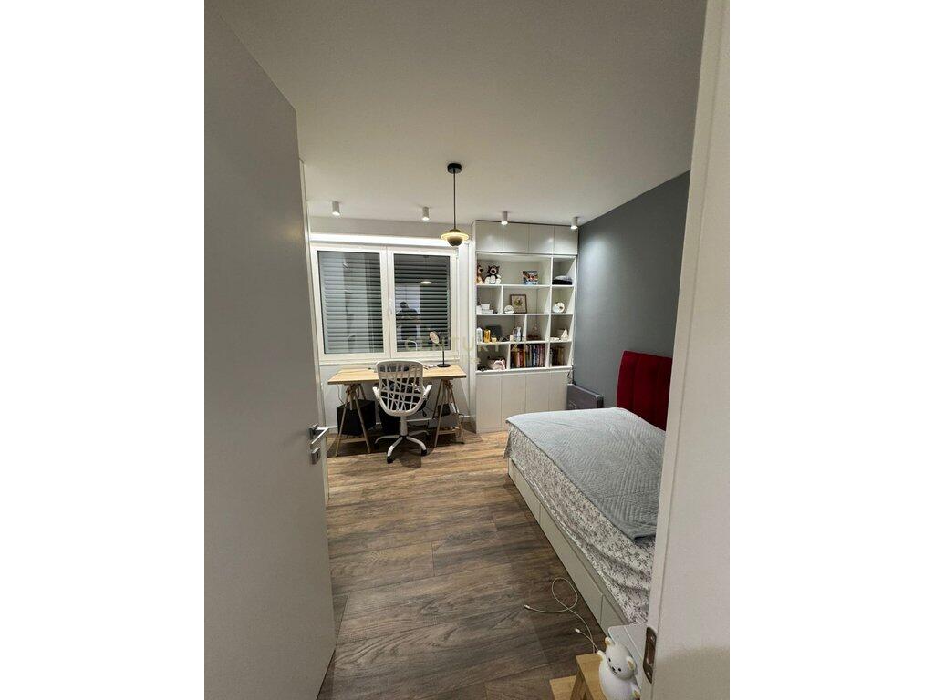 Shitet, Apartament 2+1, Brylli