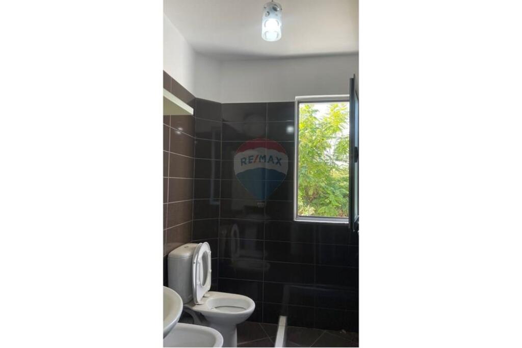 QERA, APARTAMENT 3+1, PORCELAN, TIRANË !