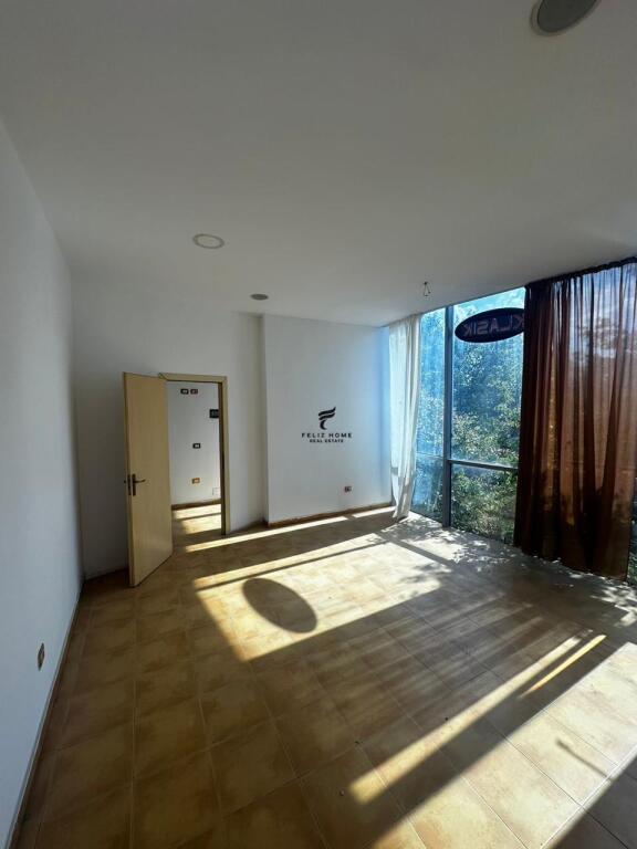 OFFICE FOR SALE 42 M2 PORCELAN 66,000 EURO