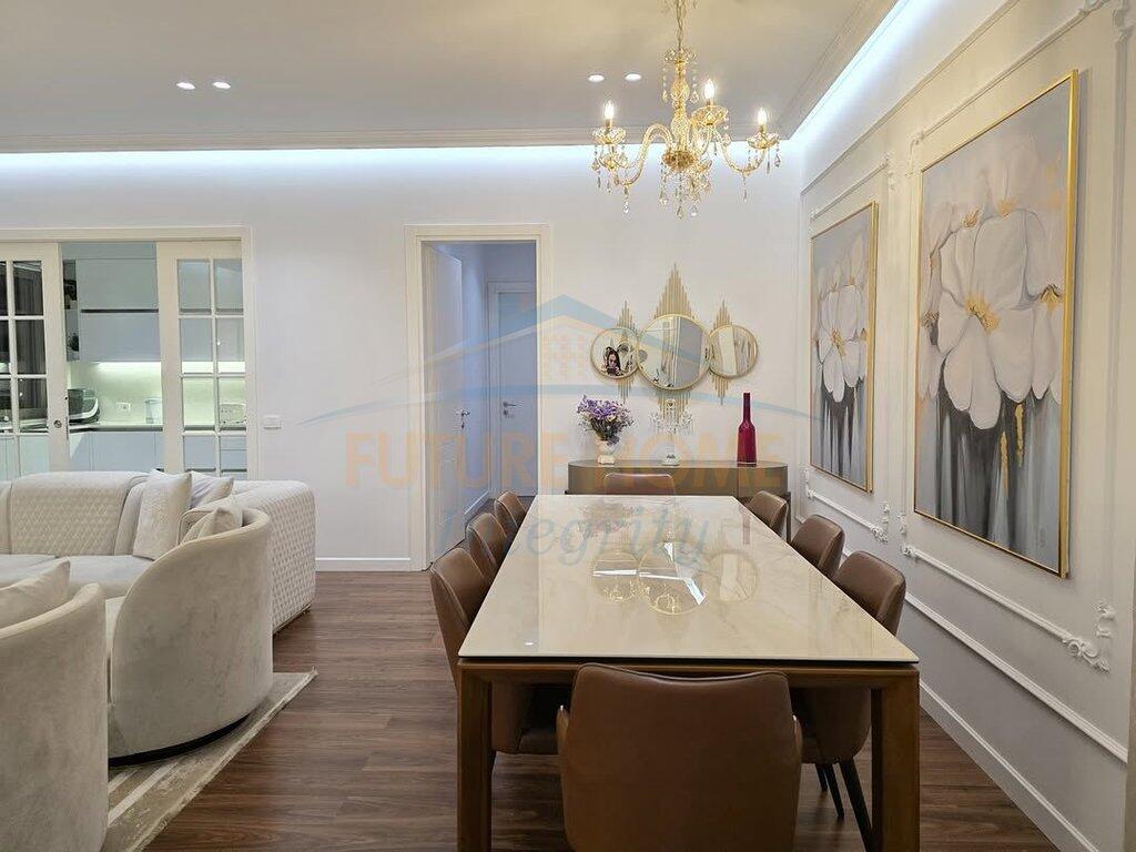 Shitet apartament 3+1+3+ 2 post parkimi Kompleksi Delijorgji