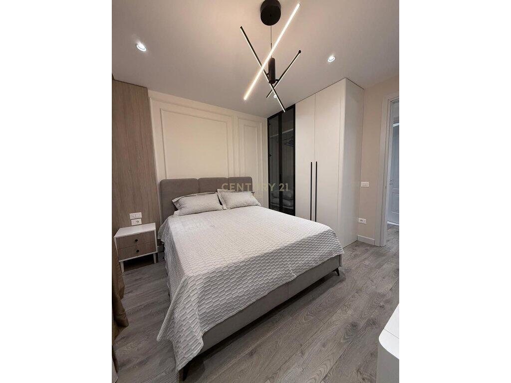 Vendiamo Super Appartamento 2+1+2 Insieme a 2 garage Vicino alla scuola 'Qemal Mici' 205.000 €
