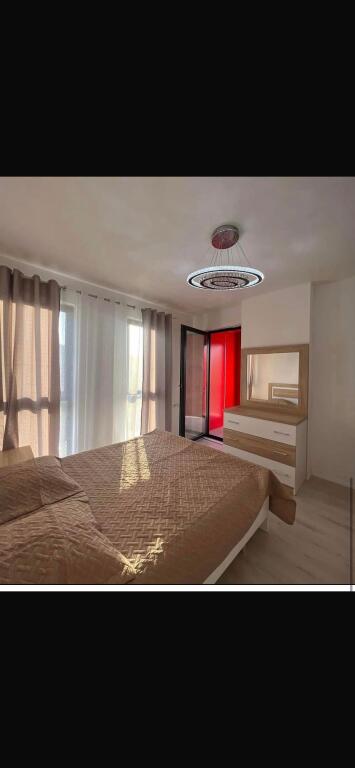 Apartment 1+1 for rent in Astir, Near Green City  📍 Location: Astir, near Green City 🏢 5th floor, new building with elevator 🛋️ Fully furnished and in very good condition 🛏️ Layout: 1 bedroom + 1 living room with kitchen + 1 bathroom + balcony 💶 Price: 450€ / month  ✅ Ideal option for couples or individuals seeking comfort and easy access to the main areas of Tirana.