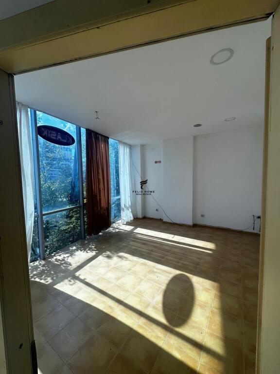 OFFICE FOR SALE 42 M2 PORCELAN 66,000 EURO
