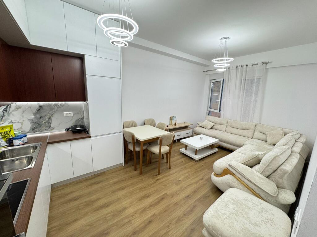 Jepet me qera Apartament 1+1  Adresa : Rezidenca Oxa  Kati 2  E mobiluar  Cmimi 400€ pa perkim  450 me parkim