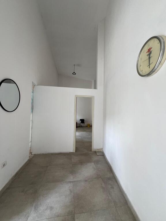 AFFITTASI Locale Commerciale 📍Via Barrikadave 🏢Piano: 0 📐Superficie: 55m² 💶Prezzo: 700€