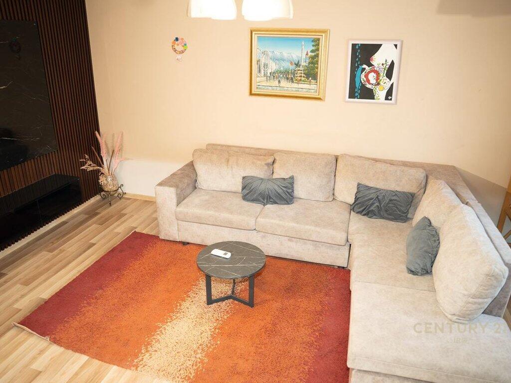 Apartament i mobiluar me qera në Rrugën Irfan Tomini, pranë Unazës së Vogël 525 € /Muaj