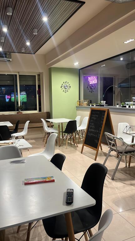📣 LOCALE COMMERCIALE IN VENDITA📍 Posizione: Via Zihni Sako, vicino a Varri i Bamit (sulla strada principale) 💶 Prezzo: 10.000 euro