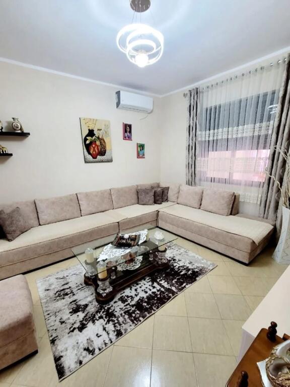 ✨🏡 Casa privata in vendita in una zona tranquilla, allo stesso tempo con accesso alle migliori zone di Kavaje🌿