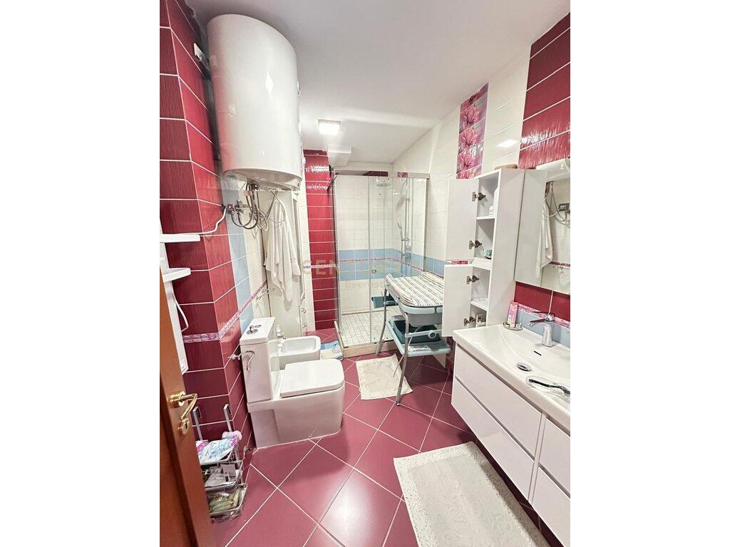 RRUGA E BOGDANEVE, JAPIM ME QIRA APARTAMENT 3+1+2