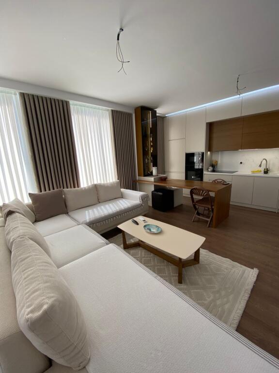Apartment 3+1+2+2 for sale at Bulevardi i Ri