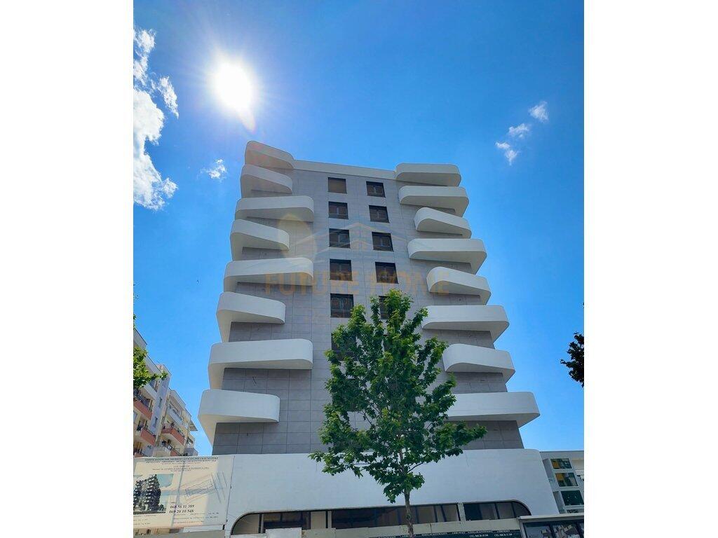 Shitet, Apartament 2+1+2, Kamëz, Tiranë.