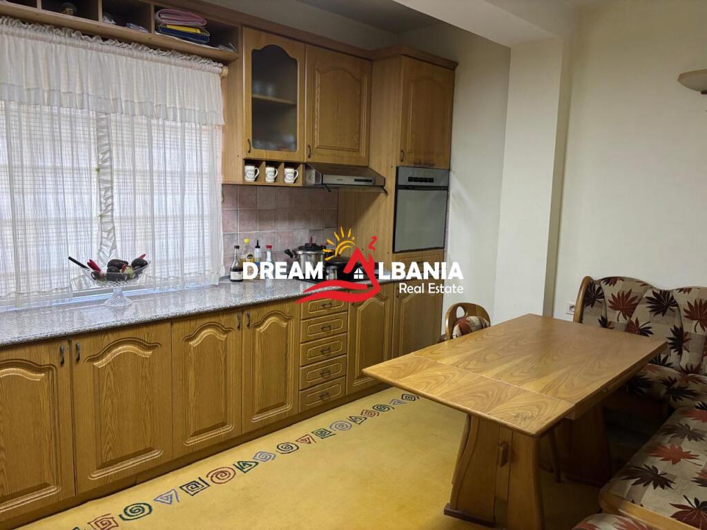 Apartament 2+1+2 tulete ne shitje tek Komuna e Parisit prane Stadiumit Dinamo ne Tirane(ID 41212059)