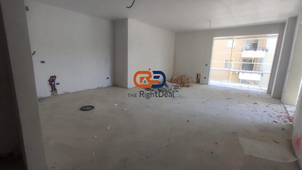 Tek Palladium Rezidence, Tek Liqeni i Thate Shitet Super Apartament 3+1 Me Strukture Perfekte!!