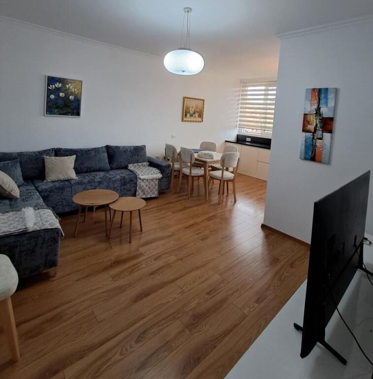 ME QIRA 2+1 PRANE PAZARIT TE RI