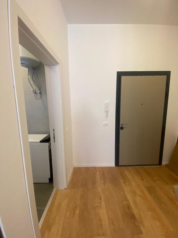 Jepet me qera apartament 1+1 rruga "dervish hekali" mbi shkollen e kuqe