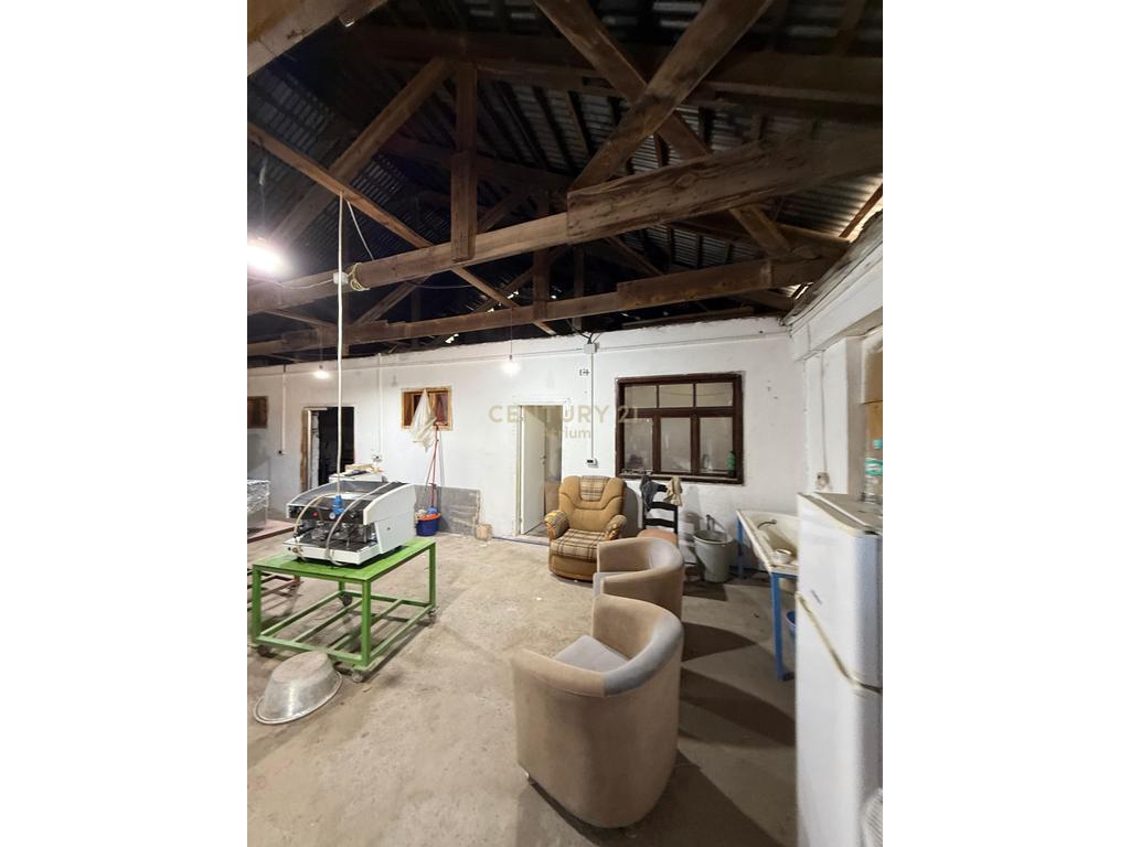 WAREHOUSE FOR RENT IN LAPRAKE NEXT TO THE BIG RING! 700 € /Month