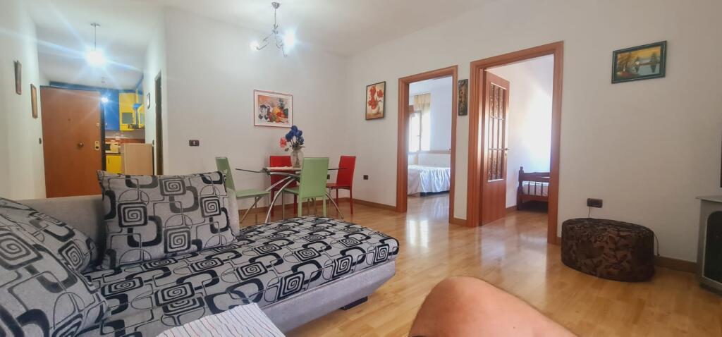 Apartament me qira 2+1+2 – Laprakë (pas Kupolës, KMY)