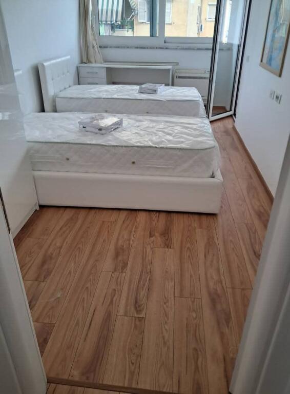 ME QIRA 2+1 PRANE PAZARIT TE RI