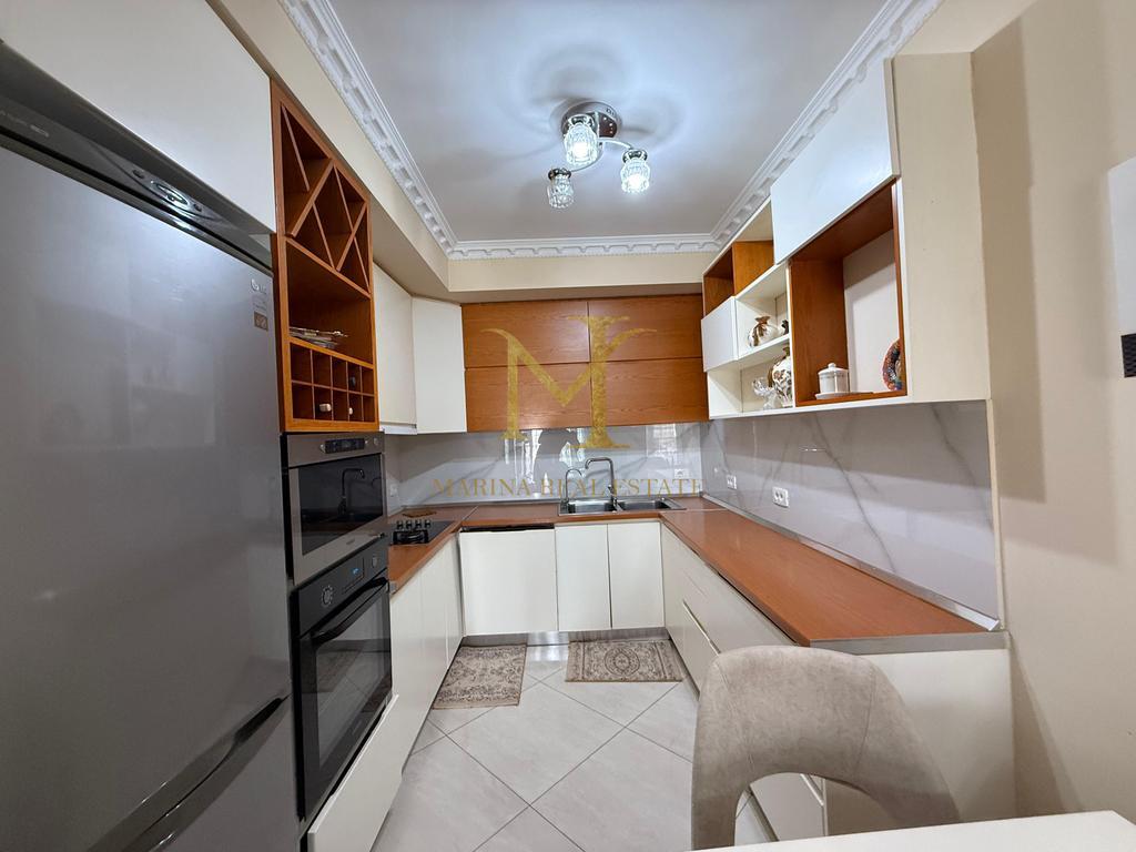 APPARTAMENTO 2+1 IN AFFITTO, VICINO AL CENTRO DI DURRËS !!