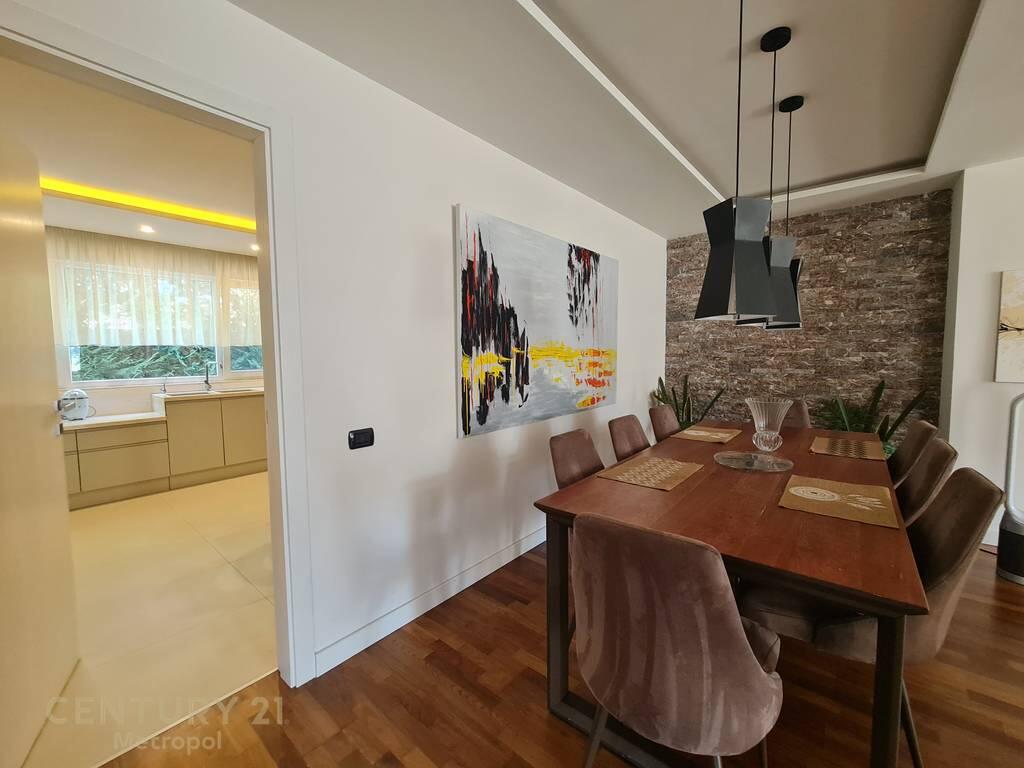 VILË INDIVIDUALE ME PISHINË ME QIRA AFËR TEG! 4,500 € /muaj
