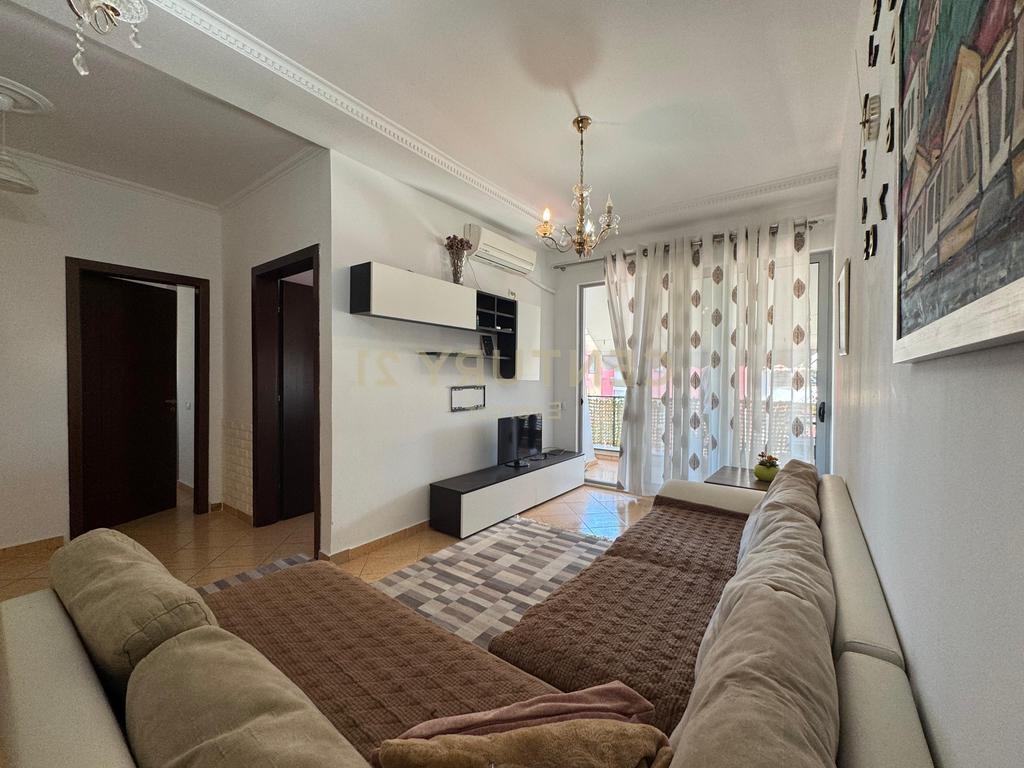FRESKU, APARTAMENT 2+1 PER QIRA