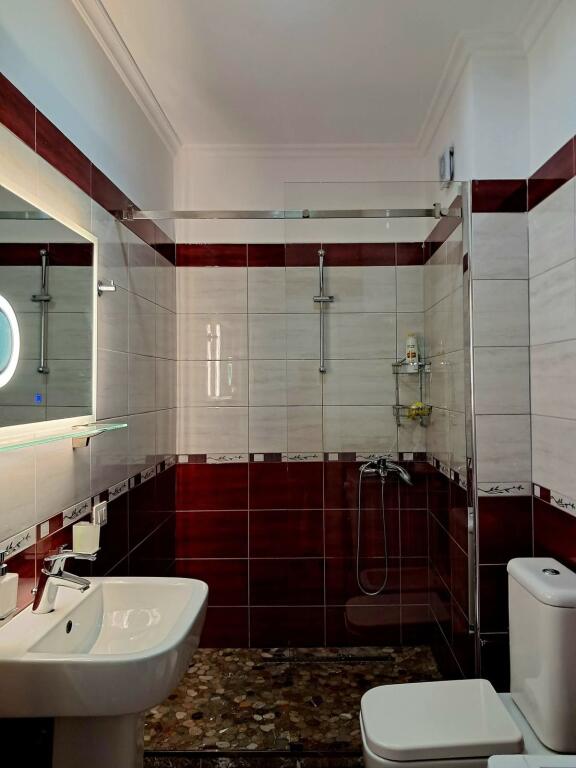 ME QIRA 2+1 PRANE PAZARIT TE RI