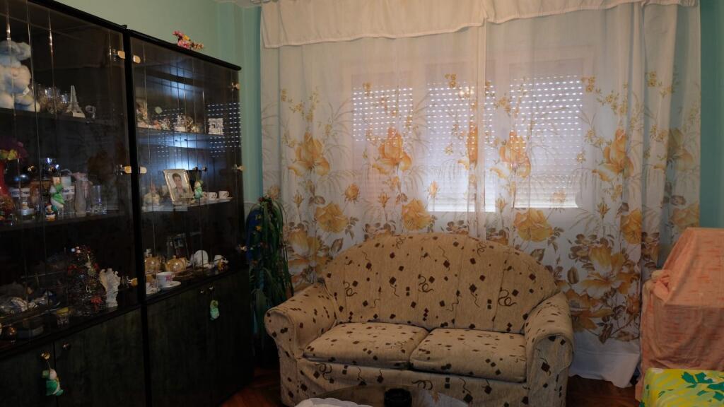 Apartament 2+1 në Qendër, përballë Bankës