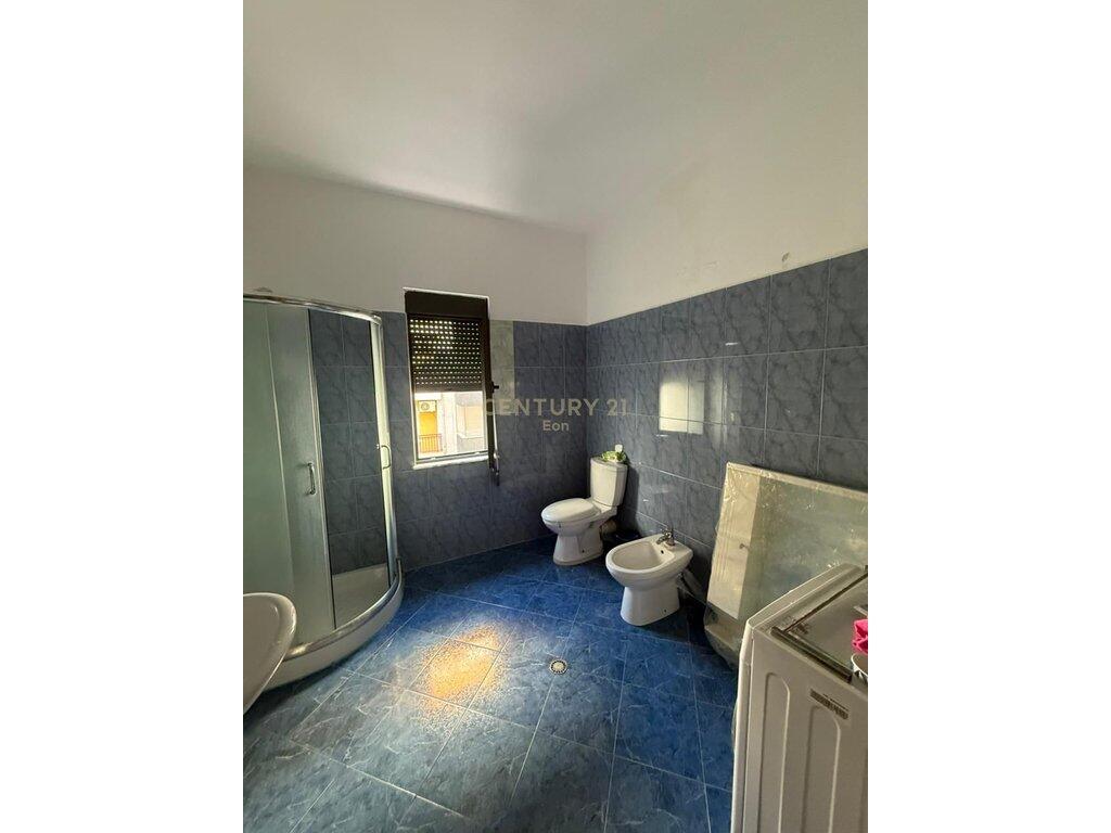 Jepet me Qera apartament 1+1 në Plazh Iliria, Durrës    350 € /Muaj