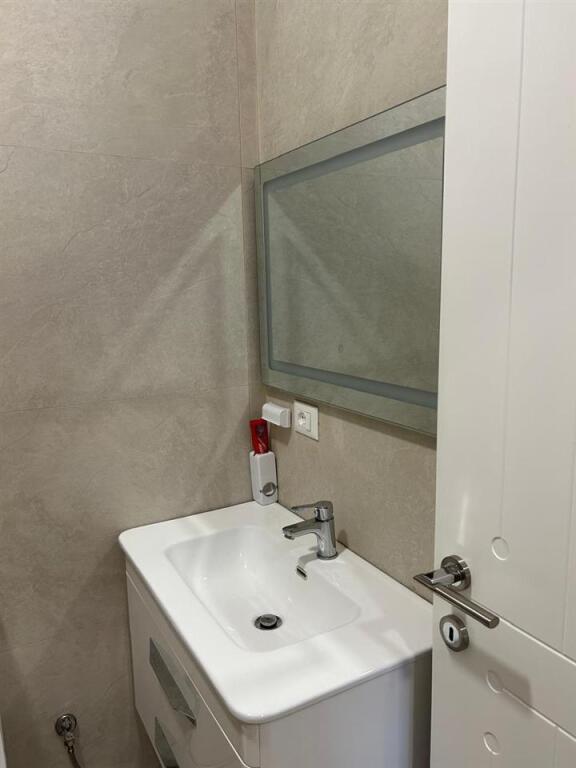 Appartamento 1+1+parcheggio in affitto a Yzberisht