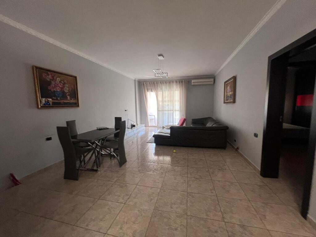 SHITET APARTAMENT 3+1+2 KOMUNA E PARISIT
