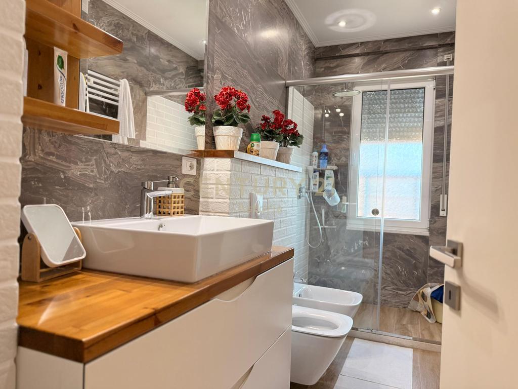 FOR RENT APARTMENT 2+1+2 + PARKING SPACE AT SIMA COM, UNAZA E RE!