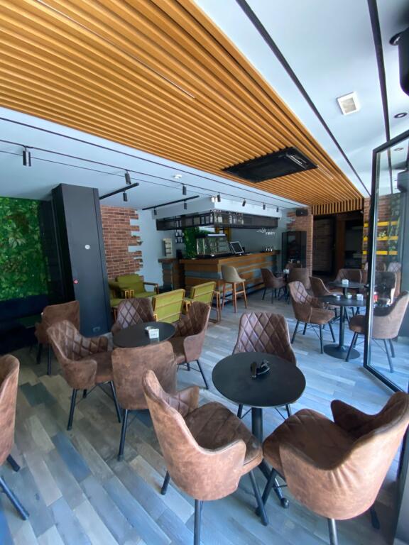 Locale + Biliardo in affitto a Laprakë/1,200 euro
