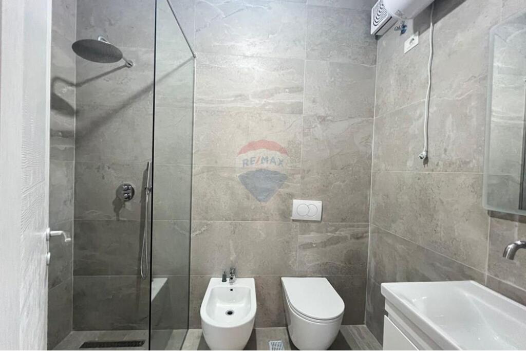 Apartament  2+1+2+ Post Parkimi Rruga e Ullishtes