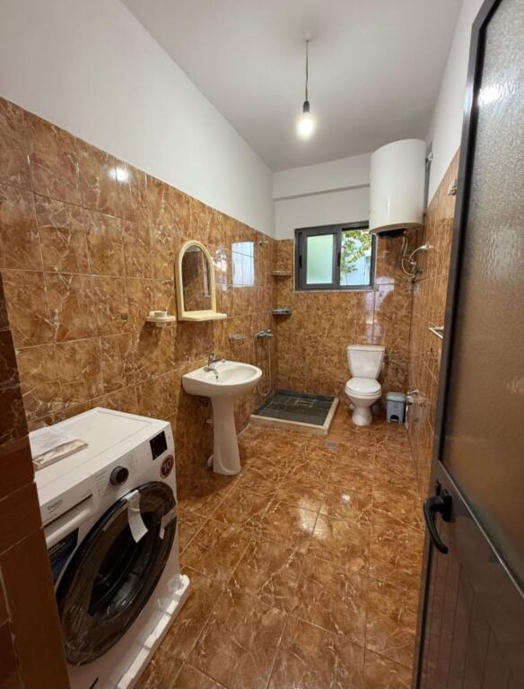 Jepet apartamenti me qera 2+1 ne Laprake