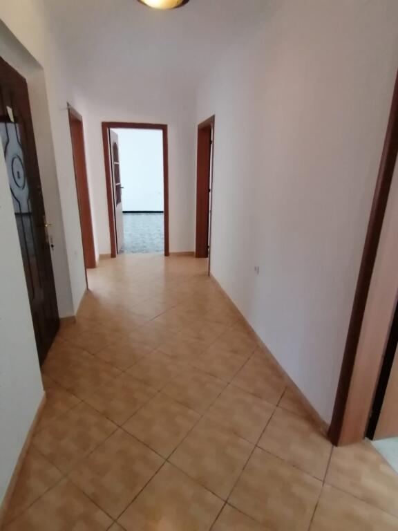 Jepet Me Qera Apartament 2+1+1 Ballkon
