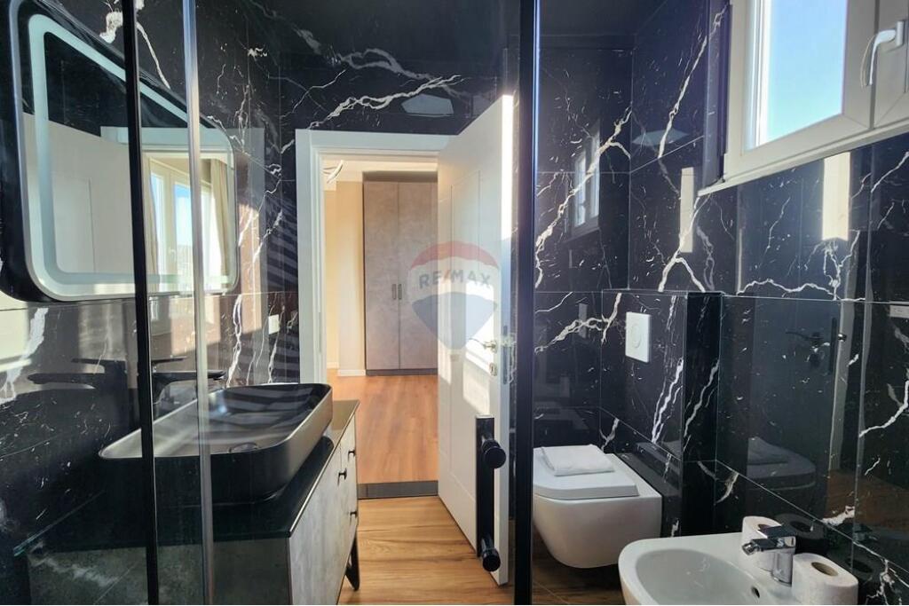 Shitet apartament 2+1 tek Stadiumi Dinamo!