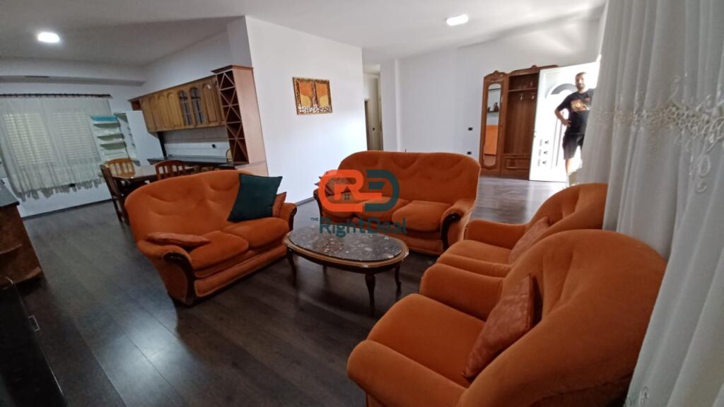 Ne Fresk, Jepet Me Qira Apartament 1+1, Me Planimetri Te Rregullt Dhe Hapesira Te Bollshme!!