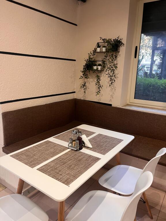 📣 LOCALE COMMERCIALE IN VENDITA📍 Posizione: Via Zihni Sako, vicino a Varri i Bamit (sulla strada principale) 💶 Prezzo: 10.000 euro