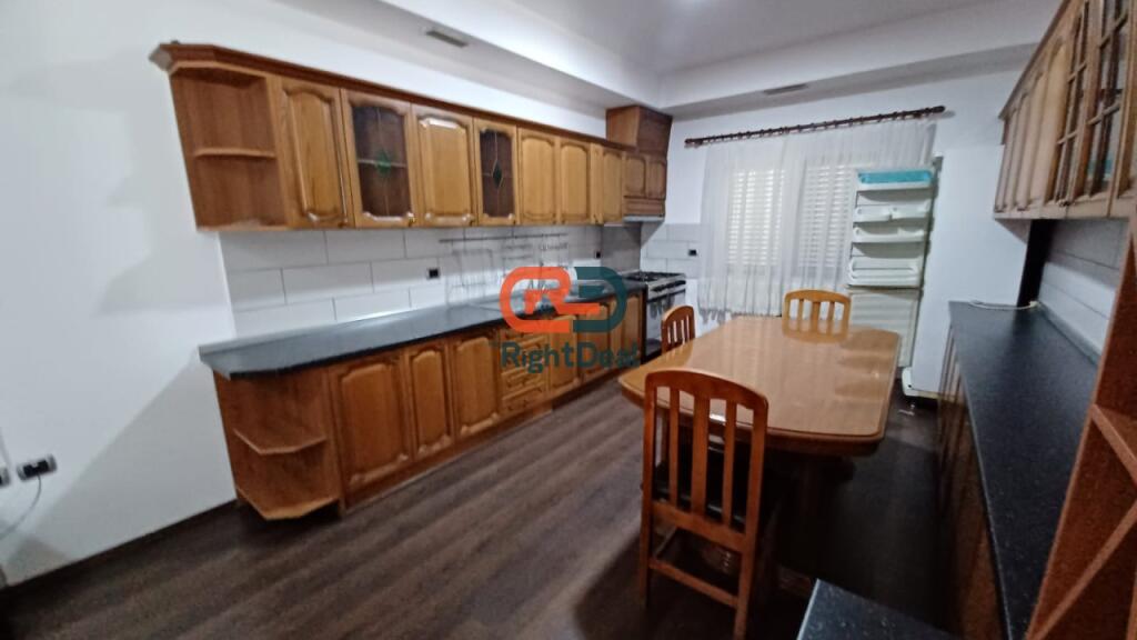 Ne Fresk, Jepet Me Qira Apartament 1+1, Me Planimetri Te Rregullt Dhe Hapesira Te Bollshme!!