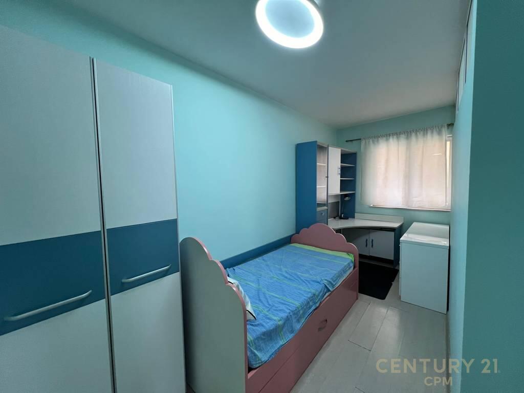 Apartament 3+1 per qira tek Pazari i Ri!