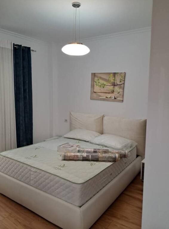 ME QIRA 2+1 PRANE PAZARIT TE RI