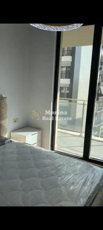 Qera, Apartament 1+1,  Sheshi Skenderbej, 700 euro/muaj